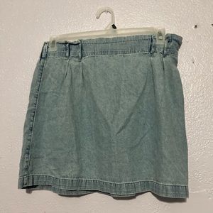 Light denim mini skirt!